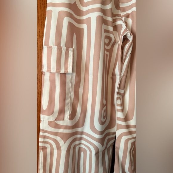 Women’s Flowy Palazzo Pants Sz M Tan And White Geometric Pattern With Pockets - Picture 8 of 12